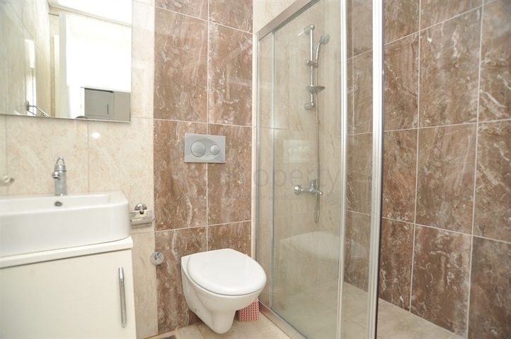 دوبلكس ارضية 3 غرف وصالة -ضمن مجمع سكني حديث -في منطقة كاستل / الانيا 