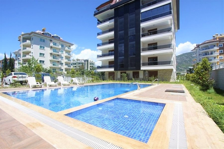 دوبلكس ارضية 3 غرف وصالة -ضمن مجمع سكني حديث -في منطقة كاستل / الانيا 