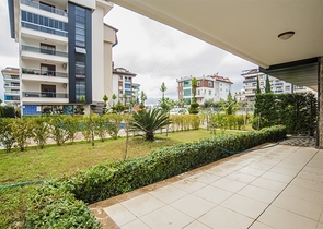 دوبلكس ارضية 3 غرف وصالة -ضمن مجمع سكني حديث -في منطقة كاستل / الانيا 