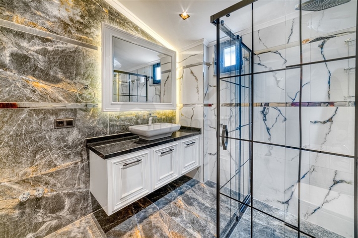 فيلا للبيع بالاقساط في الانيا - مستقلة مع مسبح خاص وباطلالة بحر -في كارجي جاك / الانيا 