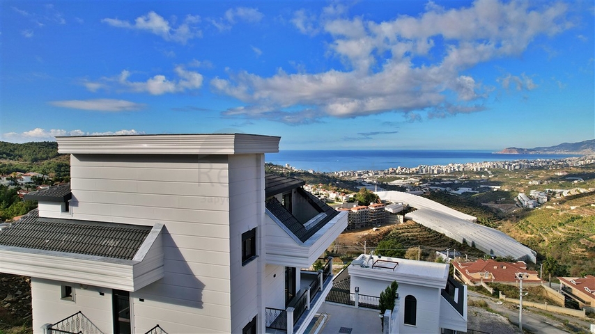 فيلا للبيع بالاقساط في الانيا - مستقلة مع مسبح خاص وباطلالة بحر -في كارجي جاك / الانيا 