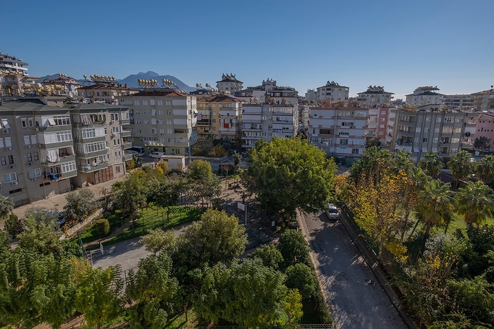 اطلالة بحر وقلعة - شقة 2 غرفة وصالة -مفروشة -في مركز الانيا 