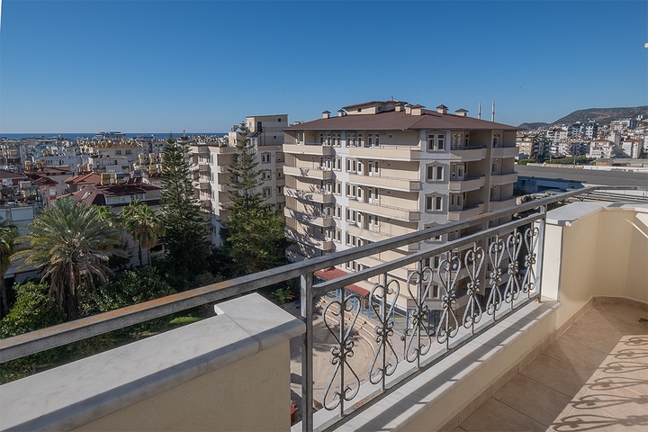 اطلالة بحر وقلعة - شقة 2 غرفة وصالة -مفروشة -في مركز الانيا 