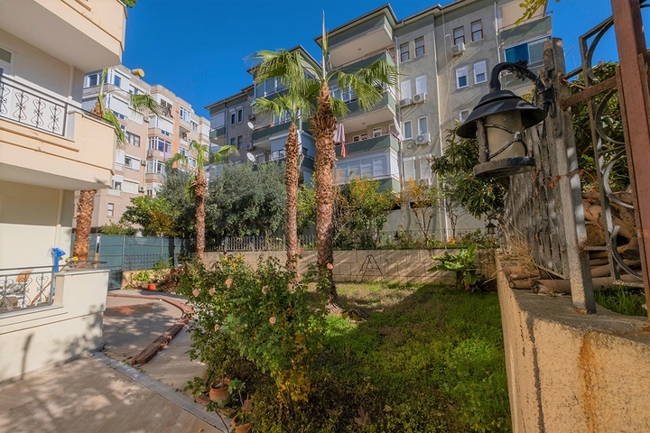 اطلالة بحر وقلعة - شقة 2 غرفة وصالة -مفروشة -في مركز الانيا 