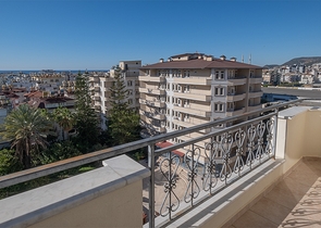 اطلالة بحر وقلعة - شقة 2 غرفة وصالة -مفروشة -في مركز الانيا 