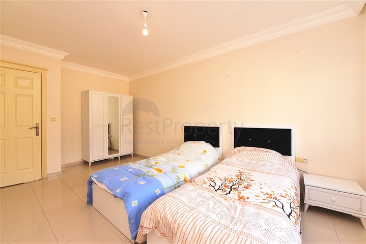 شقة واسعة في الانيا - غرفتين وصالة مفروشة -ضمن مجمع سكني في محمودلار / الانيا 