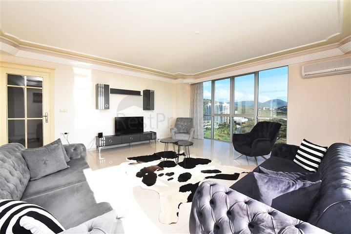 شقة واسعة في الانيا - غرفتين وصالة مفروشة -ضمن مجمع سكني في محمودلار / الانيا 