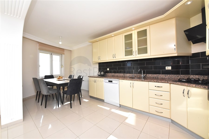 شقة واسعة في الانيا - غرفتين وصالة مفروشة -ضمن مجمع سكني في محمودلار / الانيا 