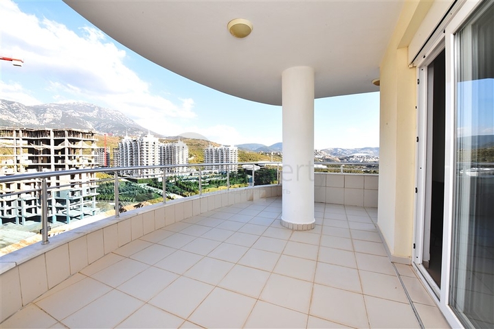 شقة واسعة في الانيا - غرفتين وصالة مفروشة -ضمن مجمع سكني في محمودلار / الانيا 