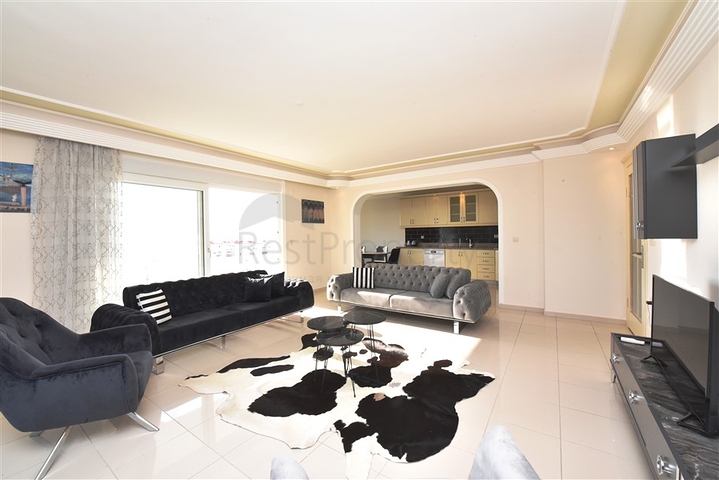 شقة واسعة في الانيا - غرفتين وصالة مفروشة -ضمن مجمع سكني في محمودلار / الانيا 