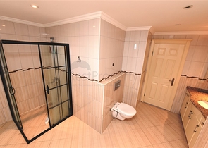 شقة واسعة في الانيا - غرفتين وصالة مفروشة -ضمن مجمع سكني في محمودلار / الانيا 