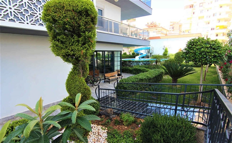 شقة واسعة - غرفتين وصالة مفروشة -ضمن مجمع - في محمودلار / الانيا 