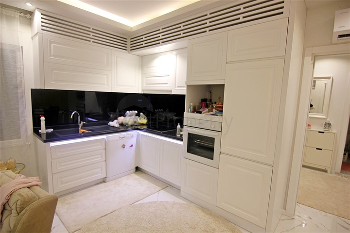 شقة واسعة - غرفتين وصالة مفروشة -ضمن مجمع - في محمودلار / الانيا 