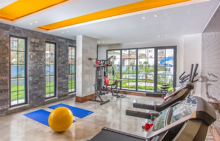 شقة واسعة - غرفتين وصالة مفروشة -ضمن مجمع - في محمودلار / الانيا 