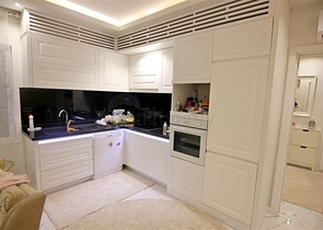 شقة واسعة - غرفتين وصالة مفروشة -ضمن مجمع - في محمودلار / الانيا 