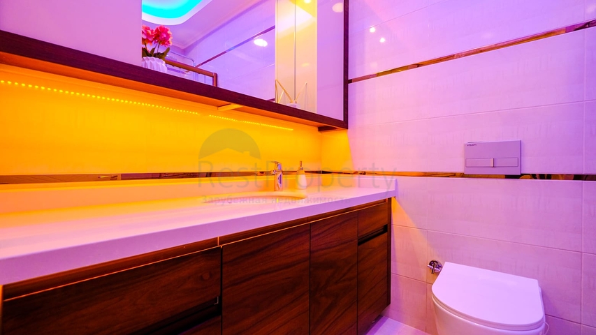 مجمع بخدمات 5 نجوم - شقة غرفتين  وصالة مفروشة - في محمودلار/ الانيا