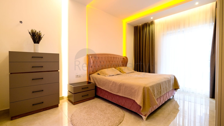 مجمع بخدمات 5 نجوم - شقة غرفتين  وصالة مفروشة - في محمودلار/ الانيا