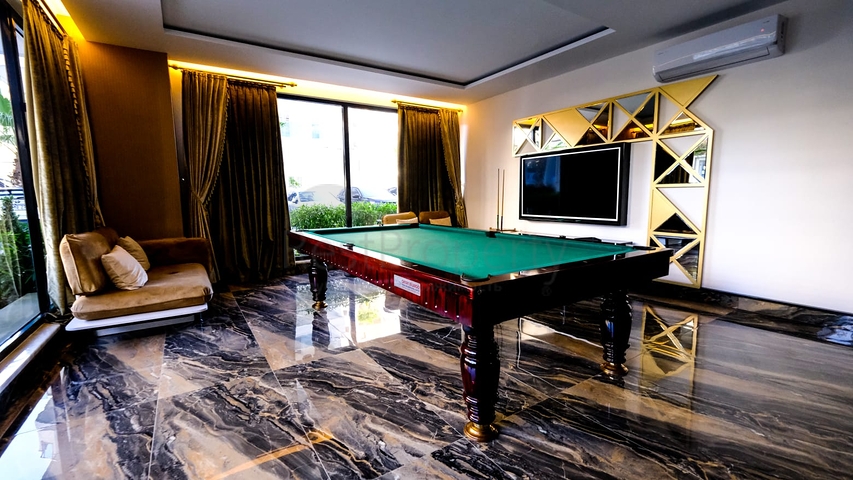 مجمع بخدمات 5 نجوم - شقة غرفتين  وصالة مفروشة - في محمودلار/ الانيا