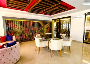 مجمع بخدمات 5 نجوم - شقة غرفتين  وصالة مفروشة - في محمودلار/ الانيا