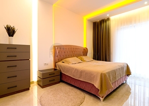 مجمع بخدمات 5 نجوم - شقة غرفتين  وصالة مفروشة - في محمودلار/ الانيا