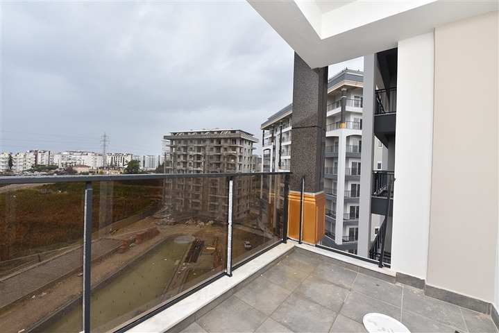 شقة ضمن مجمع 5 نجوم - غرفة وصالة -في افسلار / الانيا 