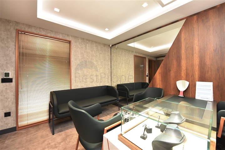 محلات تجارية للبيع في الانيا 