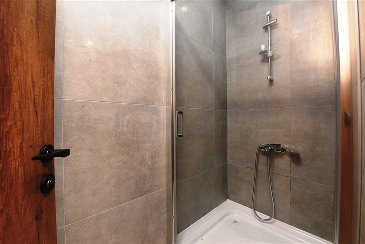 محلات تجارية للبيع في الانيا 