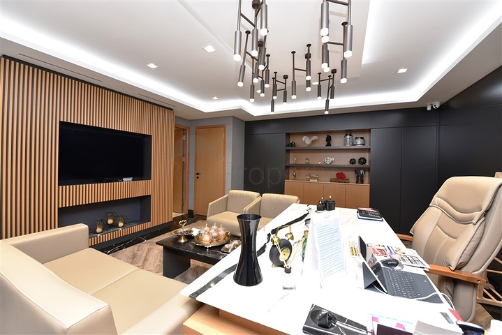 محلات تجارية للبيع في الانيا 