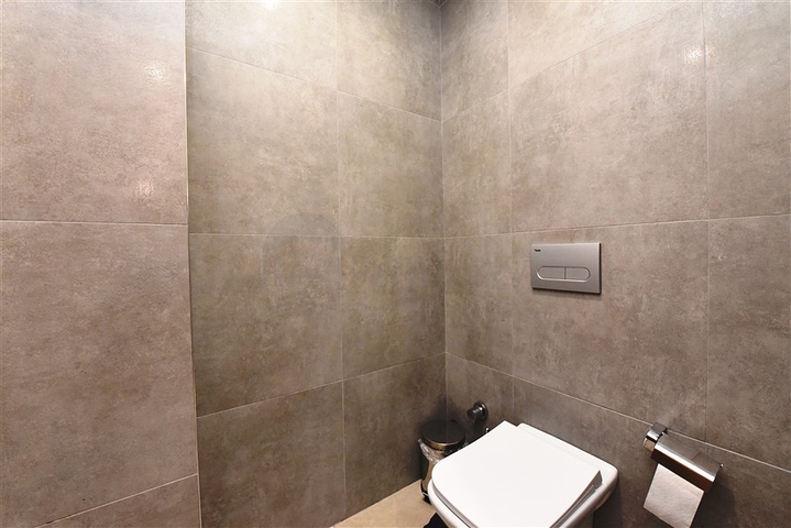 محلات تجارية للبيع في الانيا 