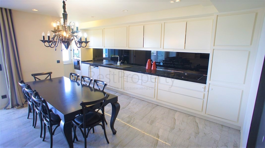 على البحر مباشرة - شقة فاخرة 3 غرف وصالة في توسمور / الانيا 