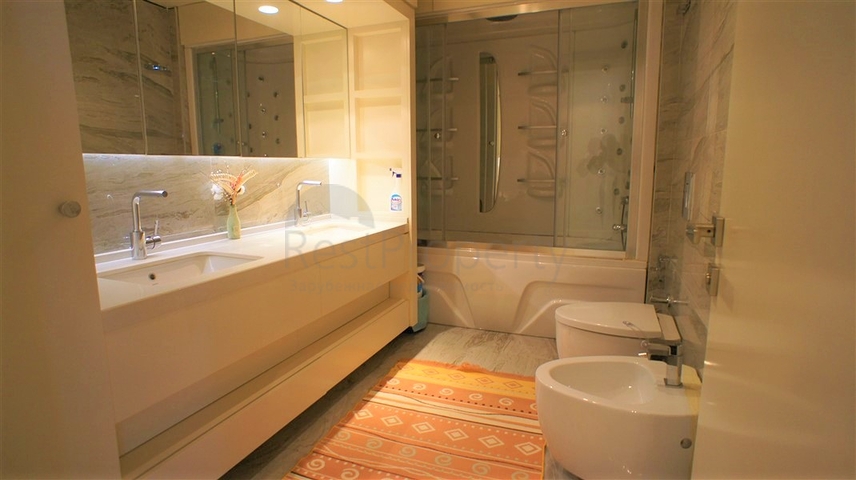 على البحر مباشرة - شقة فاخرة 3 غرف وصالة في توسمور / الانيا 