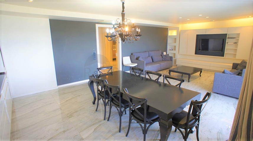 على البحر مباشرة - شقة فاخرة 3 غرف وصالة في توسمور / الانيا 