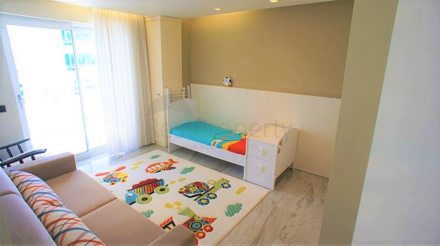 على البحر مباشرة - شقة فاخرة 3 غرف وصالة في توسمور / الانيا 