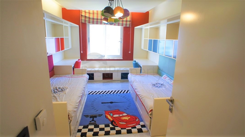 على البحر مباشرة - شقة فاخرة 3 غرف وصالة في توسمور / الانيا 