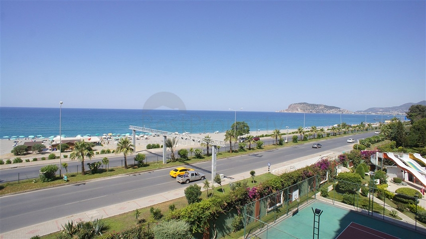 على البحر مباشرة - شقة فاخرة 3 غرف وصالة في توسمور / الانيا 