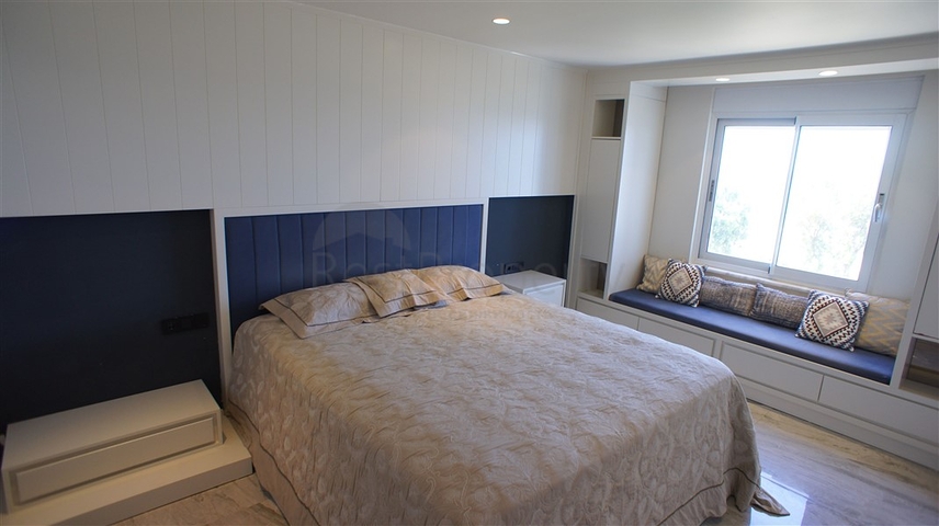 على البحر مباشرة - شقة فاخرة 3 غرف وصالة في توسمور / الانيا 