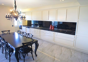 على البحر مباشرة - شقة فاخرة 3 غرف وصالة في توسمور / الانيا 