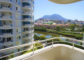 على البحر مباشرة - شقة فاخرة 3 غرف وصالة في توسمور / الانيا 