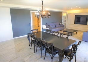 على البحر مباشرة - شقة فاخرة 3 غرف وصالة في توسمور / الانيا 