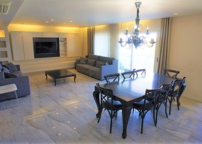 على البحر مباشرة - شقة فاخرة 3 غرف وصالة في توسمور / الانيا 