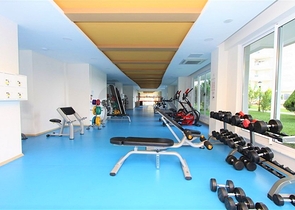 على البحر مباشرة - شقة فاخرة 3 غرف وصالة في توسمور / الانيا 