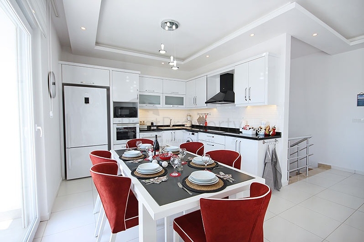 اطلالة بحر - دوبلكس 3 غرف وصالة مفروشة -في محمودلار / الانيا 