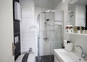 اطلالة بحر - دوبلكس 3 غرف وصالة مفروشة -في محمودلار / الانيا 