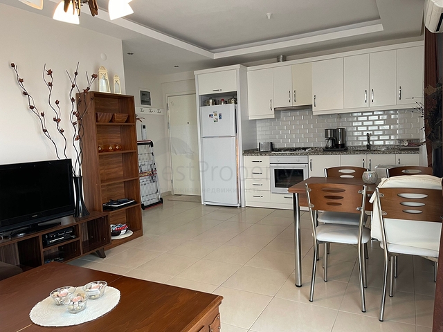 بالكون واسع -شقة غرفة وصالة مفروشة -ضمن مجمع سكني حديث -في افسلار / الانيا 