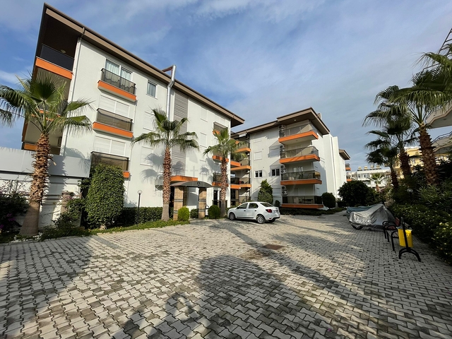 بالكون واسع -شقة غرفة وصالة مفروشة -ضمن مجمع سكني حديث -في افسلار / الانيا 