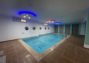 بالكون واسع -شقة غرفة وصالة مفروشة -ضمن مجمع سكني حديث -في افسلار / الانيا 