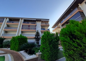 بالكون واسع -شقة غرفة وصالة مفروشة -ضمن مجمع سكني حديث -في افسلار / الانيا 