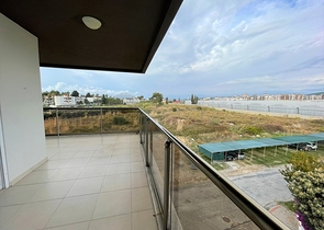 بالكون واسع -شقة غرفة وصالة مفروشة -ضمن مجمع سكني حديث -في افسلار / الانيا 