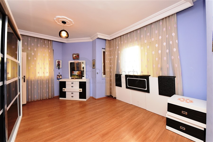 شقة 3 غرف وصالة مفروشة -موقع مركزي بالقرب من قلعة الانيا 