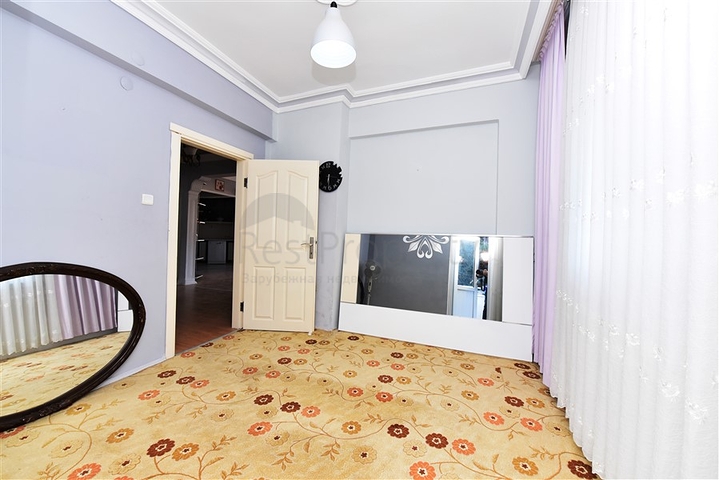 شقة 3 غرف وصالة مفروشة -موقع مركزي بالقرب من قلعة الانيا 